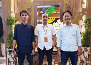 Ketum dan Sejen Forum Muda Lampung (FML) Bersilaturahmi dengan Tenaga Ahli bidang pengendalian dan pengawasan Kemensos, Ahmad Rifai