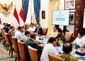 Presiden Prabowo Subianto menerima Kepala BGN Dadan Hindayana dalam rangka laporan perkembangan pelaksanaan pelaksanaan program MBG, Senin (24/02/2025), di Kompleks Istana Kepresidenan Jakarta.