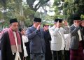 Bupati Garut, Abdusy Syakur, dan Wakil Bupati Garut, Putri Karlina, melaksanakan Salat Idulfitri 1446 H/2025 M di Lapangan Otista, Alun-Alun Garut, Senin (31/3/2025).