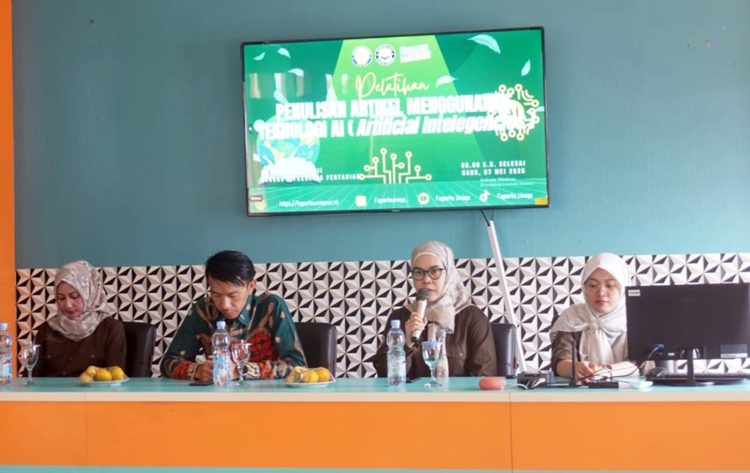 Pelatihan Penulisan Artikel Menggunakan Teknologi AI Faperta UNIGA menghadirkan Fiqri Fahru Roji, S.T., M.Kom., MTA, seorang pakar akademik dan praktisi pemanfaatan AI dalam penulisan ilmiah