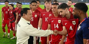 Presiden Prabowo Subianto menyaksikan langsung pertandingan Kualifikasi Piala Dunia 2026 Indonesia melawan China di Stadion Utama Gelora Bung Karno, Jakarta, pada Kamis, 5 Juni 2025.