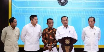 Mensesneg Prasetyo Hadi dalam konferensi pers di Kompleks Istana Kepresidenan, Jakarta