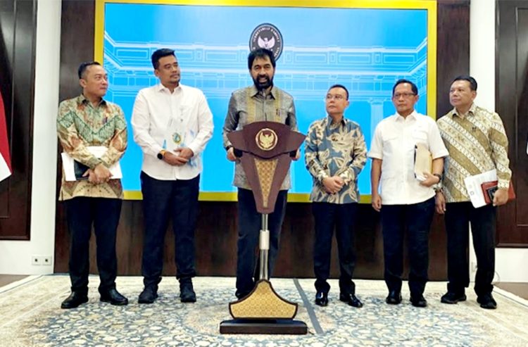 Gubernur Aceh, Muzakir Manaf (Mualem) dalam konferensi pers bersama di Kompleks Istana Kepresidenan