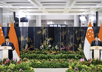 Presiden Prabowo Subianto dan PM Singapura Lawrence Wong melakukan pernyataan pers bersama usai Leaders’ Retreat yang digelar di Parliament House, Singapura, pada Senin, 16 Juni 2025. (dok: BPMI Setpres)