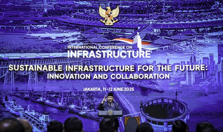 Presiden Prabowo Subianto memberikan pidato kunci pada Konferensi Internasional Infrastruktur Tahun 2025 yang diselenggarakan di JCC, Jakarta, pada Kamis, 12 Juni 2025.