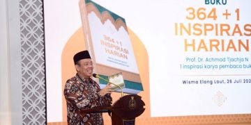 Guru Besar UIN Syarif Hidayatullah Jakarta sekaligus Ketua Keluarga Alumi Sosial Ekonomi Pertanian-Agribisnis Indonesia (KASAI), Prof. Dr. Achmad Tjahja saat merilis bukunya yang berjudul 364+1 Inspirasi Harian, Juli 2025.