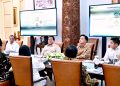 Presiden Prabowo Subianto memimpin ratas dengan Wapres Gibran Rakabuming dan sejumlah Menteri Kabinet Merah Putih di Istana Merdeka, Jakarta
