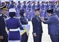 Presiden Prabowo Subianto menganugerahkan Tanda Kehormatan kepada jajaran Kepolisian Negara Republik Indonesia dalam Upacara Peringatan ke-79 Hari Bhayangkara yang digelar di Monumen Nasional (Monas), Jakarta, pada Selasa, 1 Juli 2025