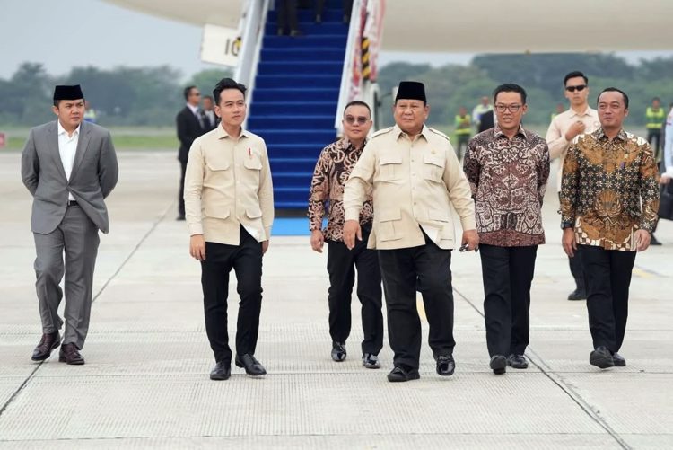 Presiden Prabowo usai lawatan luar negeri, tiba di Pangkalan TNI AU Halim Perdanakusuma, Jakarta, pada Rabu, 16 Juli 2025