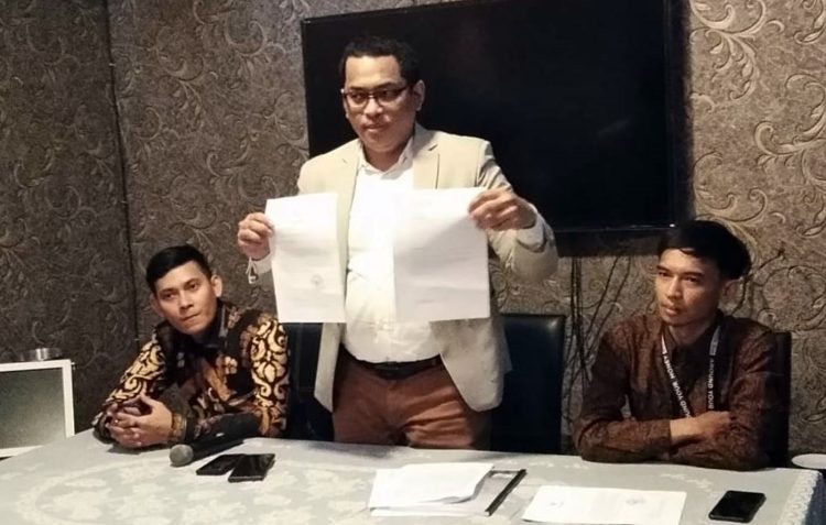 Kuasa Hukum PT Bumigas Energi, Khresna Guntarto saat jumpa pers di Jakarta pada November 2022 lalu
