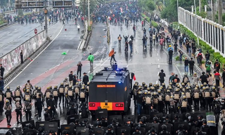Suasana aksi 28 Agustus 2025 di kawasan Senayan, Jakarta, Kamis (28/8/2025).