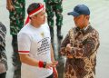 Seskab Teddy Indra Wijaya damping Mensesneg Prasetyo Hadi memantau Gladi Kotor HUT ke-80 RI di Istana Merdeka