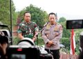 Panglima TNI Agus Subiyanto dan Kapolri Listyo Sigit Prabowo konferensi pers bersama di Resto Kopi koneng Desa Bojong koneng, Kecamatan Babakan Madang, Kabupaten Bogor, Jawa Barat, Sabtu (30/8/2025)
