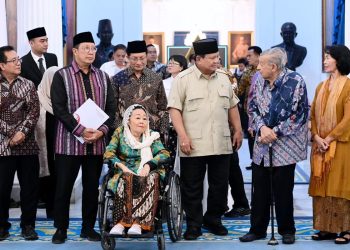 Presiden Prabowo Subianto menerima tokoh-tokoh senior yang tergabung dalam Gerakan Nurani Bangsa di Istana Merdeka