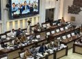 Menkeu Purbaya Yudhi Sadewa Bersama Jajaran dalam Rapat Kerja Komisi XI DPR di Jakarta pada Selasa (30/9)