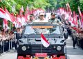 Presiden Prabowo Subianto bersama Kapolri Jenderal Listyo Sigit Prabowo dan Panglima TNI Agus Subiyanto saat pembukaan Apel Kasatwil Polri 2024 di Semarang.