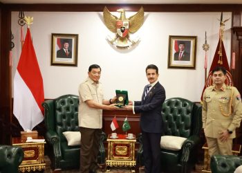 Menhan RI Sjafrie Sjamsoeddin menerima Dubes Pakistan di Jakarta. Keduanya sepakat memperkuat kerja sama pertahanan, industri militer, hingga partisipasi TNI dalam Pakistan Day Parade.(Foto : Doc. Kemhan/Istimewa)