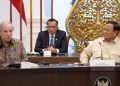 Presiden Prabowo Subianto menyerahkan Bintang Tanda Jasa Utama kepada konglomerat asal Amerika Serikat Ray Dalio di Istana Kepresidenan Jakarta, Selasa (30/9/2025). (foto:BPMI/istimewa)