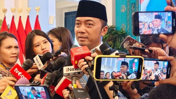 Menteri Sekretaris Negara Prasetyo Hadi memberikan keterangan usai pelantikan sejumlah pejabat di Istana Negara, Jakarta, Rabu (8/10/2025). (foto : Istimewa)