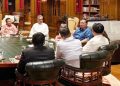 Presiden Prabowo Subianto menerima Ketua MPR RI Ahmad Muzani beserta sejumlah jajaran menteri Kabinet Merah Putih di kediaman pribadinya di Hambalang, Bogor, pada Sabtu (11/10/2025) malam