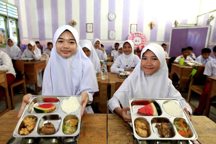 Anggota Komisi IX DPR RI Irma Chaniago dalam rapat dengar pendapat di Jakarta, Jumat (3/10/2025), menegaskan perlunya Perpres untuk memperkuat pelaksanaan program Makan Bergizi Gratis. (Foto: Istimewa)