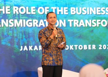 Menteri Transmigrasi M. Iftitah Sulaiman Suryanagara menjelaskan konsep Open House 24 jam sebagai bentuk keterbukaan pelayanan publik, Jakarta, Minggu (12/10/2025).(Foto: Kementrans/Istimewa)