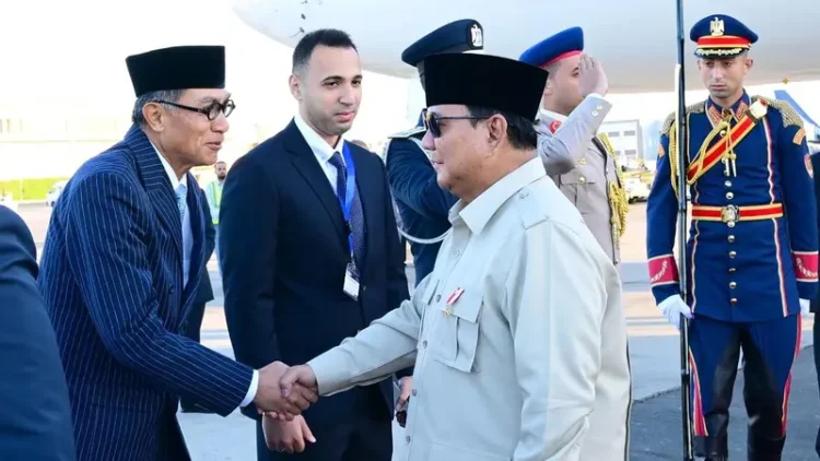 Penyambutan Presiden Prabowo setibanya di Bandar Udara Internasional Sharm El-Sheikh, Senin (13/10/2025), sebelum menghadiri Konferensi Tingkat Tinggi (KTT) Perdamaian Gaza.(foto:Setpres/Istimewa)