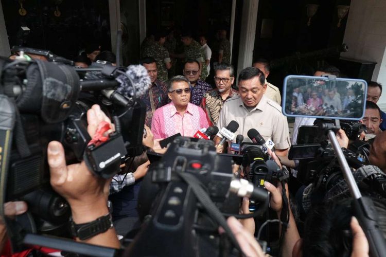 Menhan Sjafrie Sjamsoeddin menilai Presiden Prabowo Subianto bekerja total tanpa kenal waktu selama satu tahun pemerintahannya. (Foto: Kemenhan)