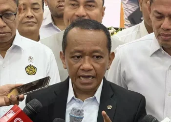 Menteri ESDM Bahlil Lahadalia menegaskan pemerintah tidak pernah menghambat investasi energi swasta, di Jakarta Convention Center, Jumat (10/10/2025). Pemerintah justru menaikkan kuota impor BBM hingga 110 persen demi menjaga kestabilan pasokan.(foto:istimewa)
