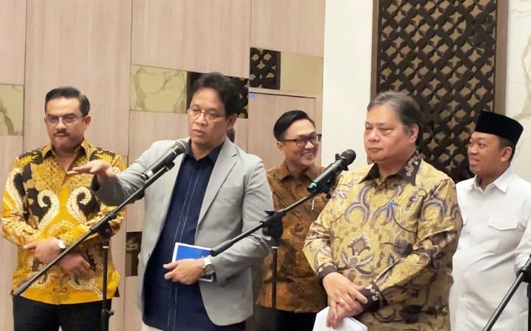 Menkeu Purbaya usai rapat bersama Menko Bidang Perekonomian Airlangga Hartarto di Graha Sawala, Gedung Ali Wardhana, Kemenko Perekonomian, Jakarta
