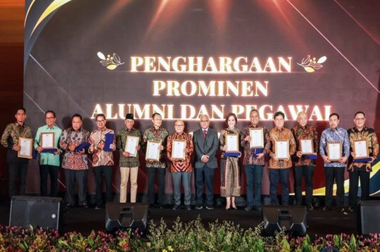 Fakultas Hukum Universitas Brawijaya menggelar kegiatan bertajuk “Sapa Alumni: Silaturahmi & Pemberian Penghargaan Prominen Alumni dan Pegawai” di Hotel JS Luwansa, Jakarta, Jumat (7/11/2025)