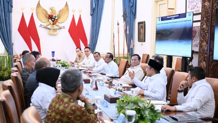 Presiden Prabowo memimpin rapat terbatas di Istana Merdeka bahas percepatan penanggulangan kemiskinan.(Foto:Setpres)