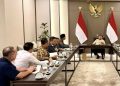 Presiden Prabowo Subianto menggelar rapat mendadak di Halim sebelum berangkat ke Australia. (Foto:doc.Sekkab)