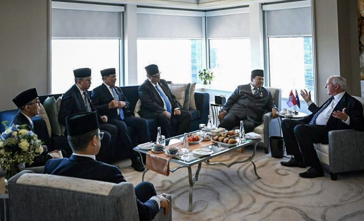 Presiden Prabowo bertemu eks PM Australia Paul Keating di Sydney. Keduanya membahas kerja sama ekonomi, geopolitik, dan stabilitas kawasan Indo-Pasifik.(Foto:seskab)