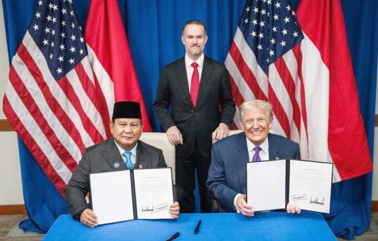 Presiden Republik Indonesia Prabowo Subianto dan Presiden Amerika Serikat Donald Trump menandatangani perjanjian perdagangan bersejarah di Washington, D.C., Amerika Serikat, Kamis (19/02/2026)