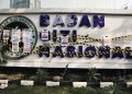 MBG Watch memasang garis kuning-hitam atau menyegel secara simbolis area depan kantor BGN